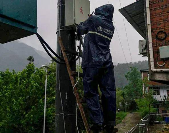 華山北峰基站停電，移動華陰維護班緊急發(fā)電保障通信